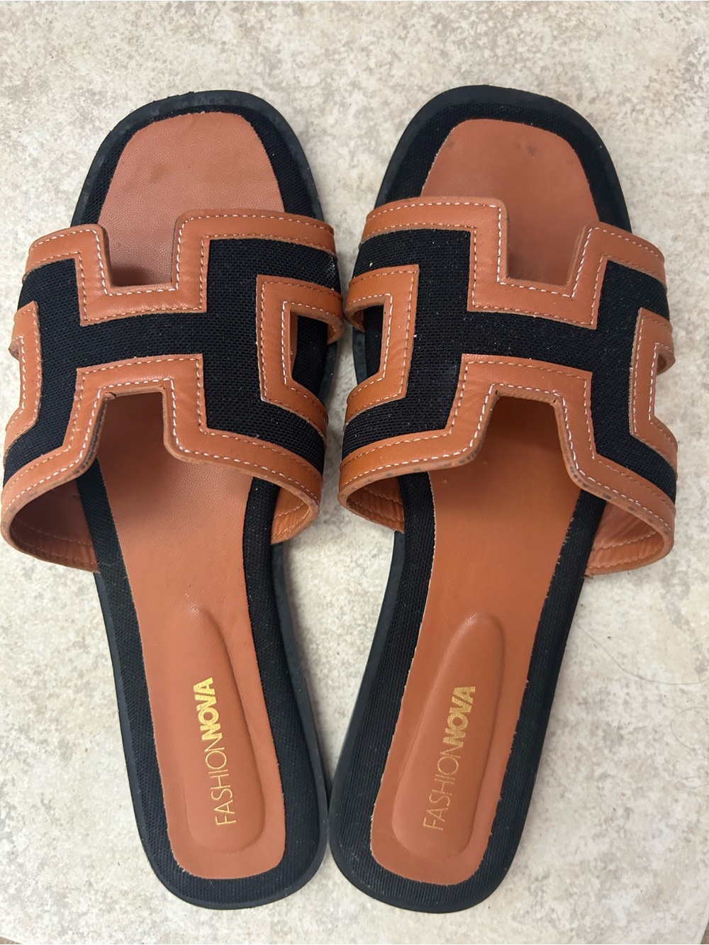 FASHION NOVA Women’s Black & Tan Slide Sandals